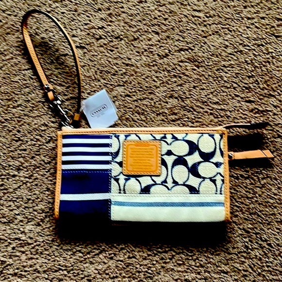 It’s a coach wallet, that is brand new never used with the tag. - Picture 3 of 5